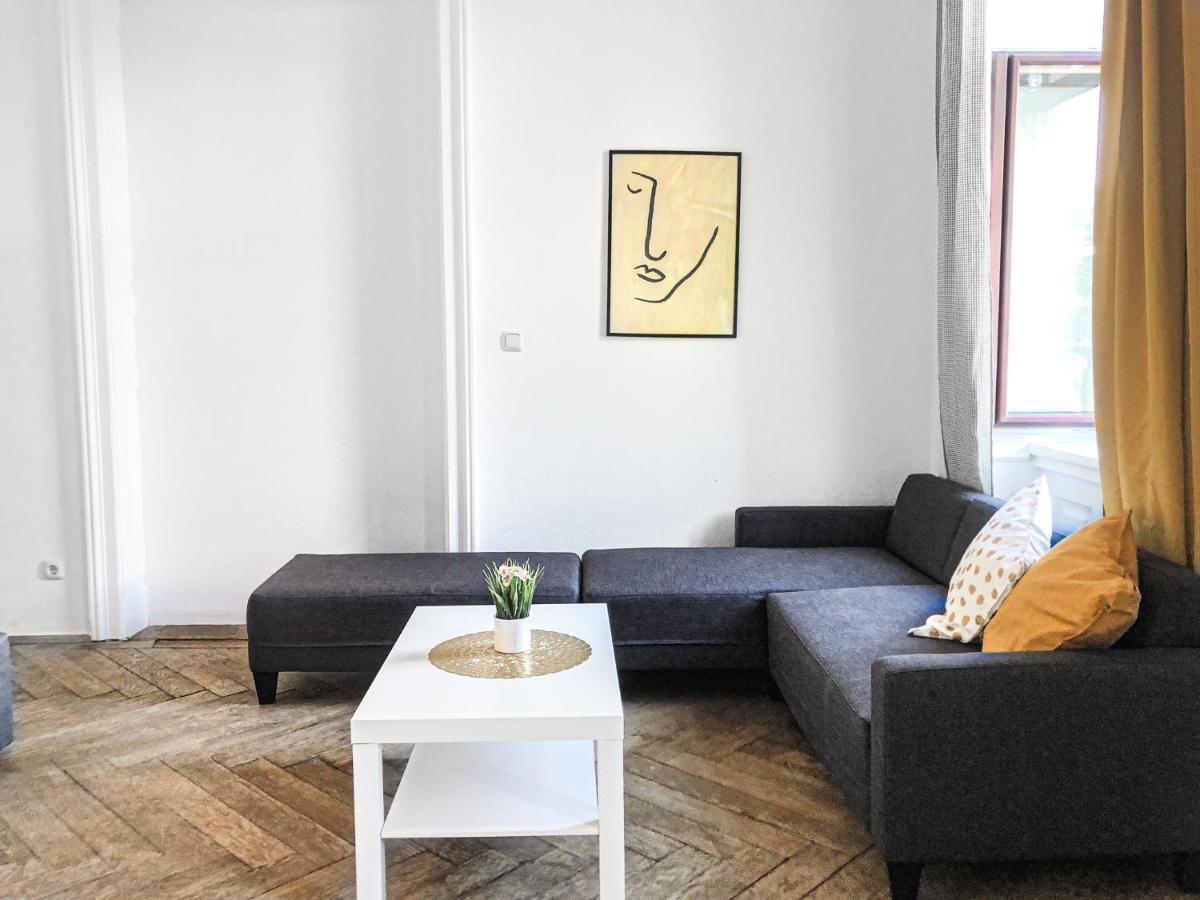 Commodious 2Br Apt. Near Akh-Perfect For Groups Vídeň Exteriér fotografie